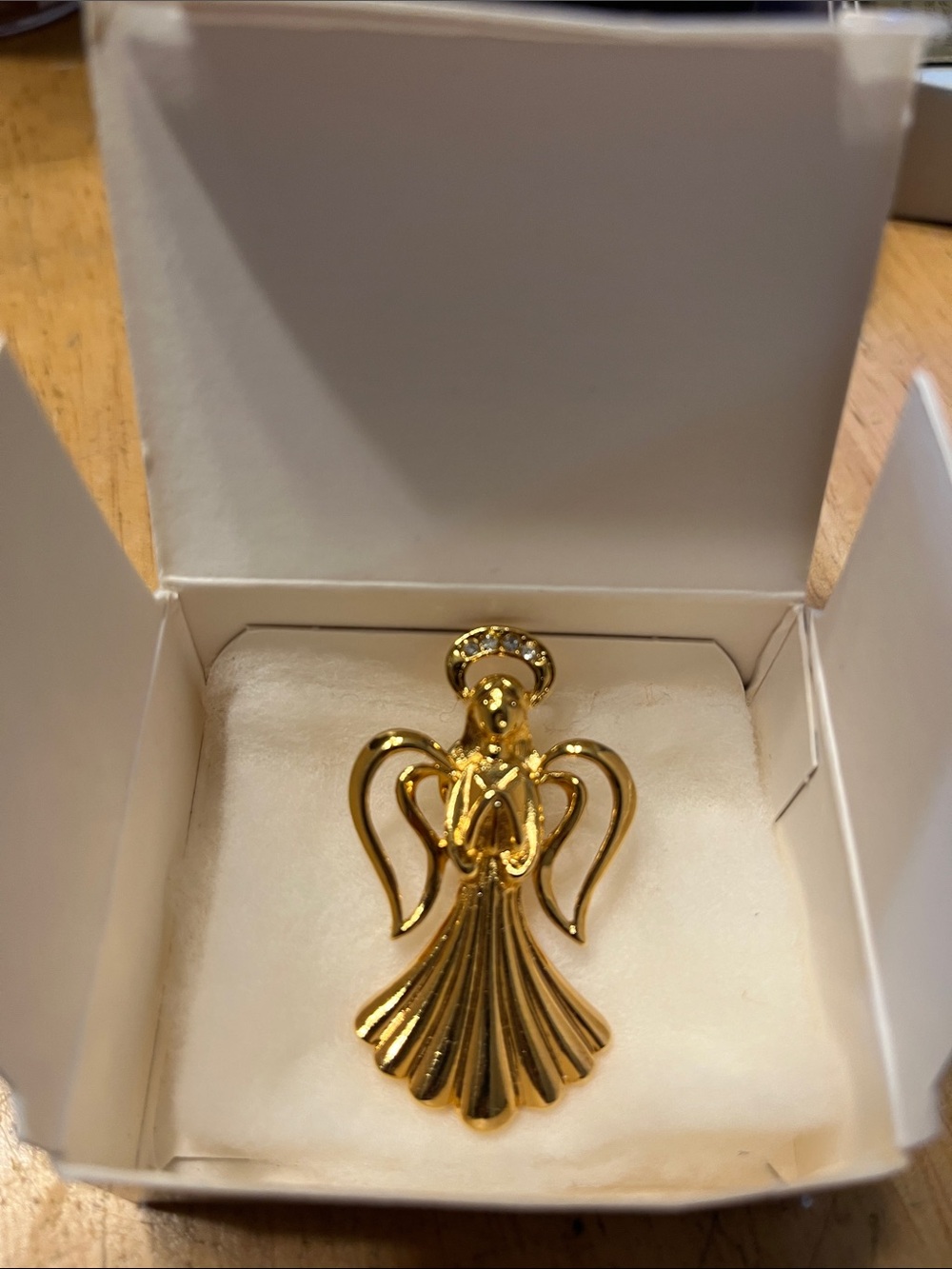 Vintage Avon New Gold Angel Pin